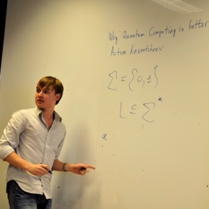 Artem Kaznatcheev lecturing on quantum query complexity